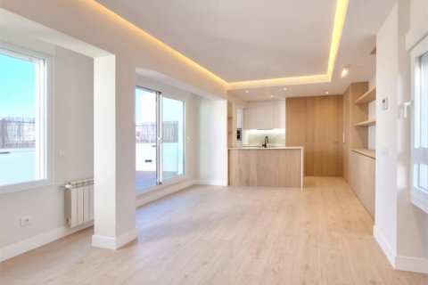 2 bedrooms Apartment in Madrid, Spain No. 26898 2