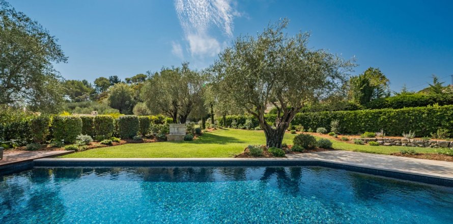 5 bedrooms Villa in Mougins, France No. 67288