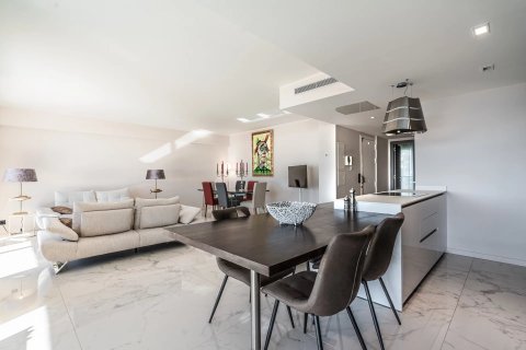 2 dormitorios Apartment en Cannes, France No. 67285 5