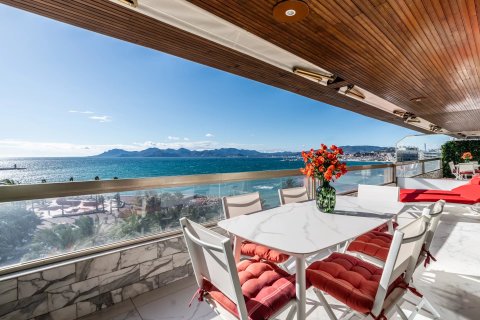 2 dormitorios Apartment en Cannes, France No. 67285 3