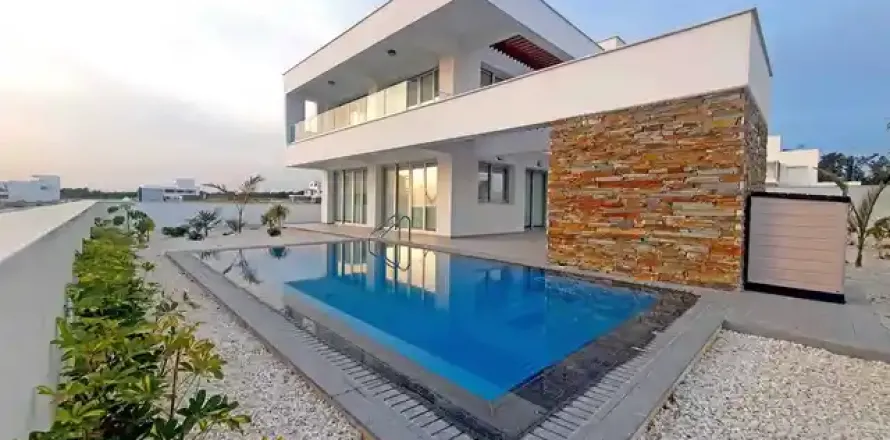 3 bedrooms House in Paphos, Cyprus No. 39970