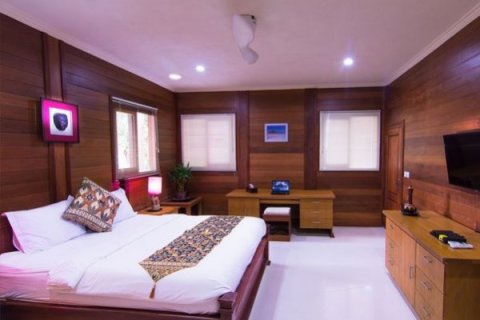 3 bedrooms Villa in Selong, Indonesia No. 23256 9