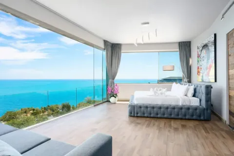 5 bedrooms Villa on the Chaweng Beach, Thailand No. 3035 4