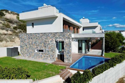 4 bedrooms Villa in Agios Tychonas, Cyprus No. 29396 3