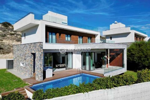 4 bedrooms Villa in Agios Tychonas, Cyprus No. 29396 1