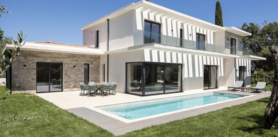 4 bedrooms Villa in Mougins, France No. 68082