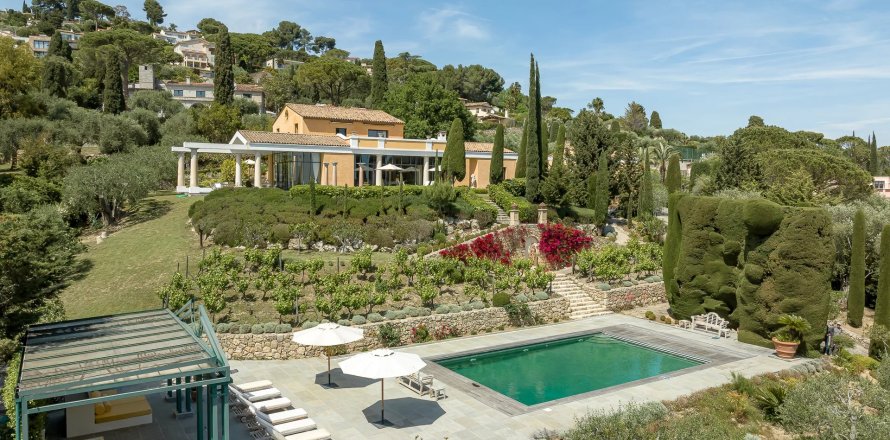 5 bedrooms Villa in Mougins, France No. 68086