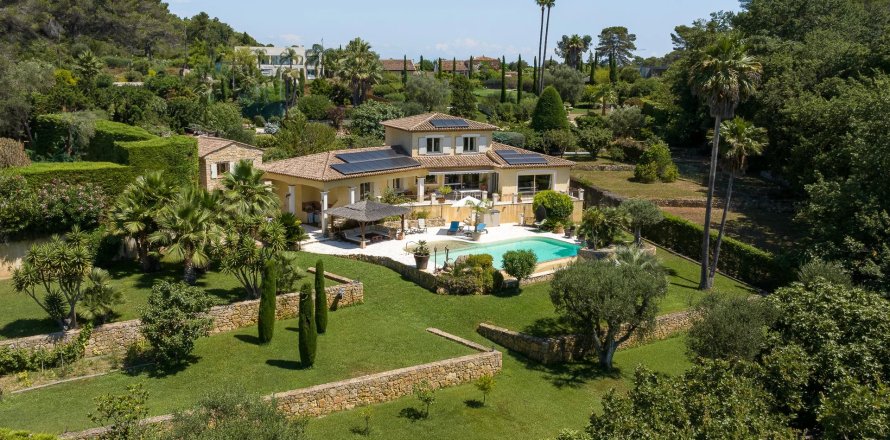 5 bedrooms Villa in Mougins, France No. 68083