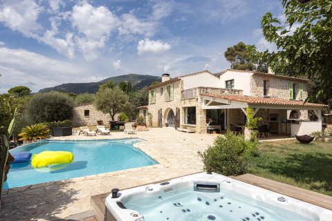 5 bedrooms Villa in Tourrettes-sur-Loup, France No. 67917 3