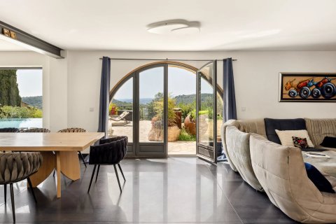 5 bedrooms Villa in Tourrettes-sur-Loup, France No. 67917 4