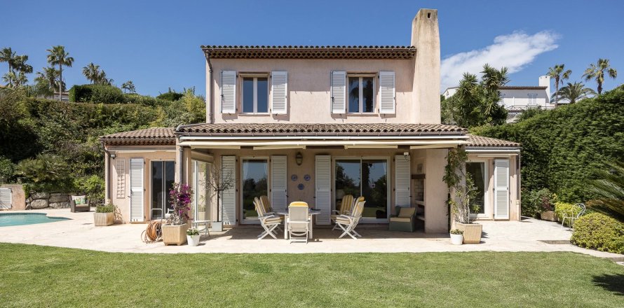 3 bedrooms Villa in Villeneuve-Loubet, France No. 67915