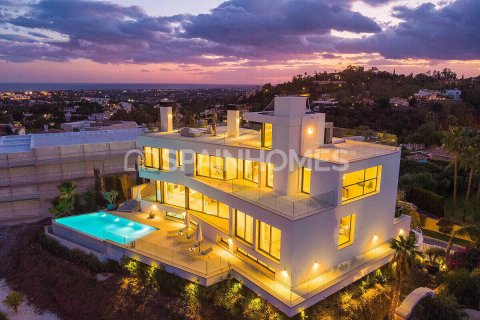 5 bedrooms Villa in Benahavis, Spain No. 25954 2