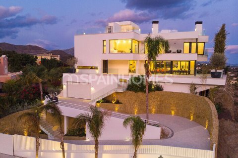 5 bedrooms Villa in Benahavis, Spain No. 25954 9