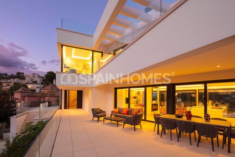 5 bedrooms Villa in Benahavis, Spain No. 25954 8