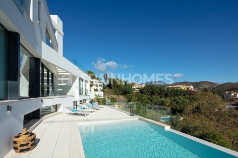 5 bedrooms Villa in Benahavis, Spain No. 25954 4