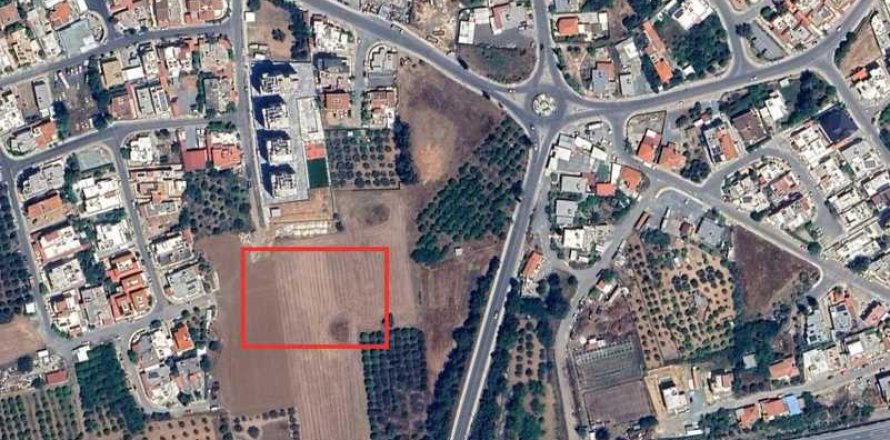 8952m² Land en Kato Polemidia, Cyprus No. 36356