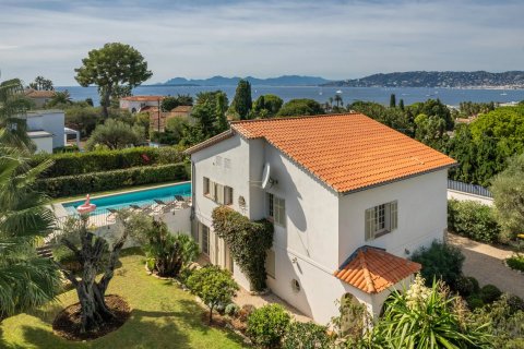 5 bedrooms Villa in Antibes, France No. 69127 3