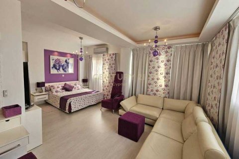 3 dormitorios Penthouse en Limassol, Cyprus No. 73376 6