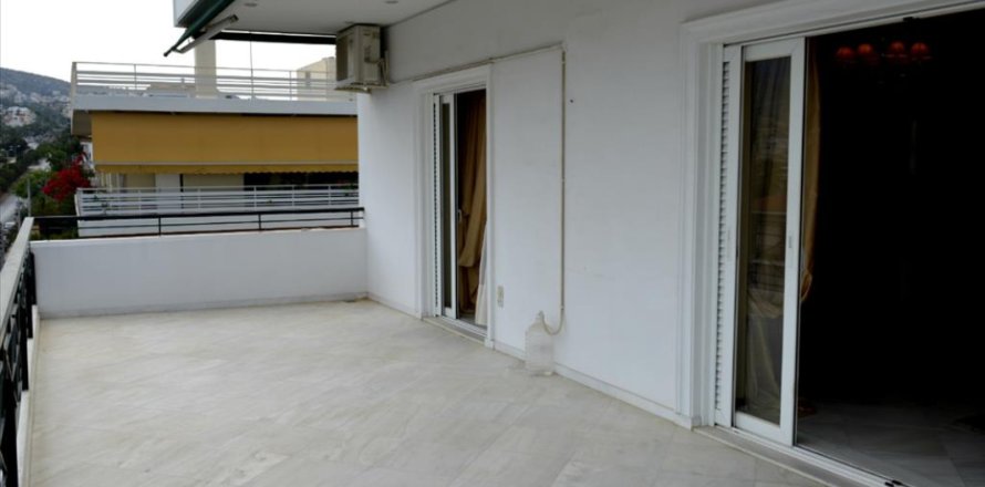 5 bedrooms Apartment in Athens, Greece No. 50289