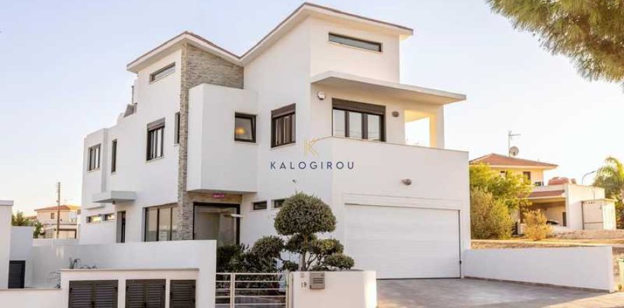 3 bedrooms House in Larnaca, Cyprus No. 69273