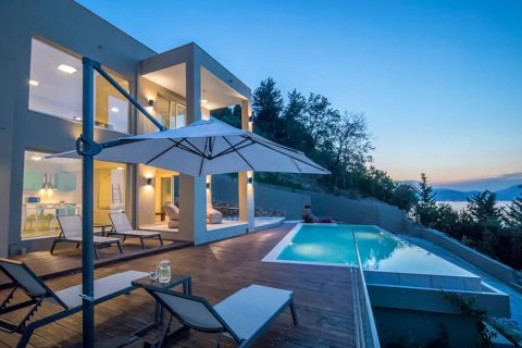 4 bedrooms Villa in Corfu, Greece No. 60285 1