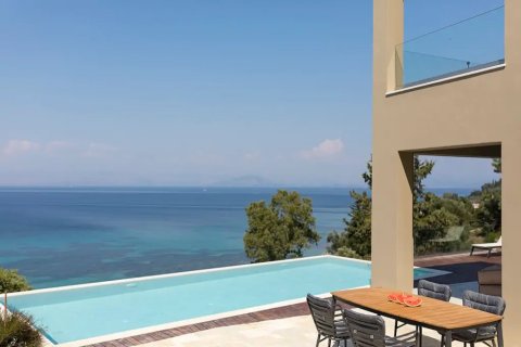 4 bedrooms Villa in Corfu, Greece No. 60285 3