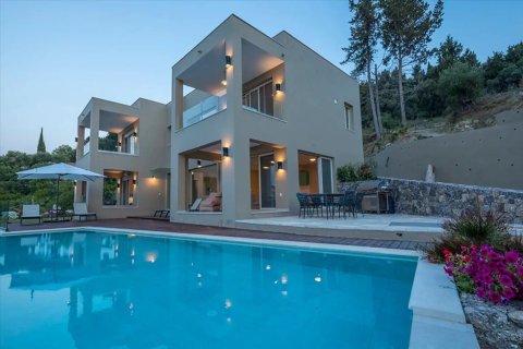 4 bedrooms Villa in Corfu, Greece No. 60285 2