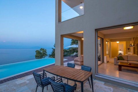 4 bedrooms Villa in Corfu, Greece No. 60285 4