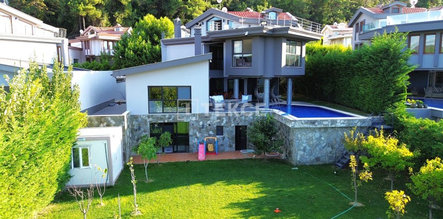 8+3 Villa in Mudanya, Turkey No. 53657