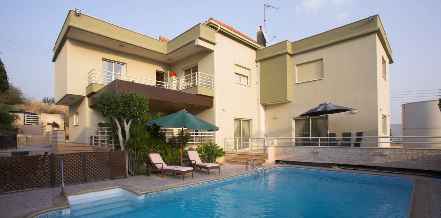 5 bedrooms Villa in Limassol, Cyprus No. 38109