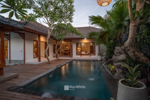 3 bedrooms Villa in Jimbaran, Indonesia No. 23394 1