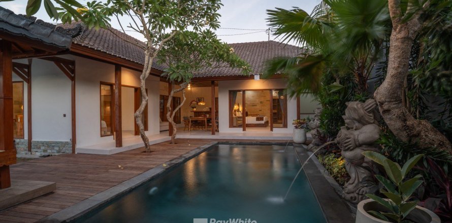 3 bedrooms Villa in Jimbaran, Indonesia No. 23394