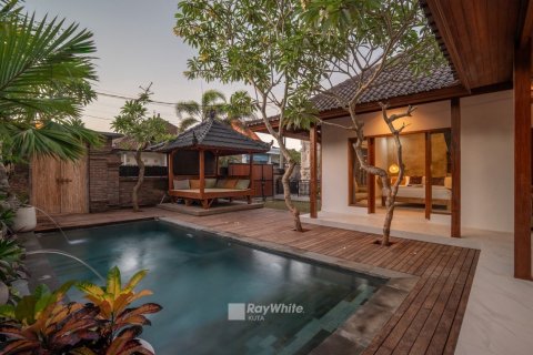 3 bedrooms Villa in Jimbaran, Indonesia No. 23394 8