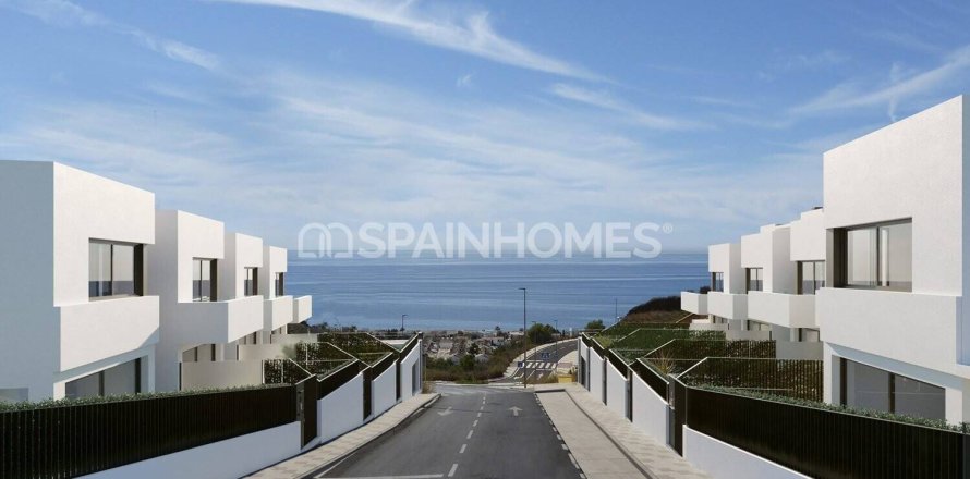 4 bedrooms Villa in Rincon de la Victoria, Spain No. 25844