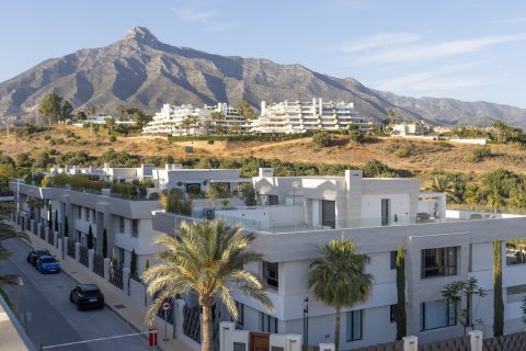 3 dormitorios Penthouse en Marbella, Spain No. 27105 13