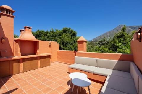 4 bedrooms Townhouse in Marbella, Spain No. 27064 5