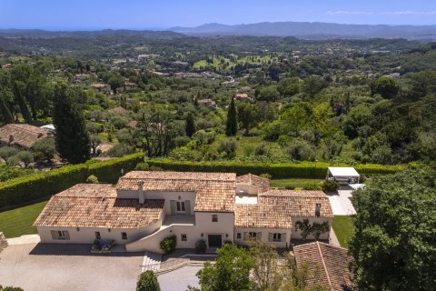 6 bedrooms Villa in Chateauneuf-Grasse, France No. 67249 2