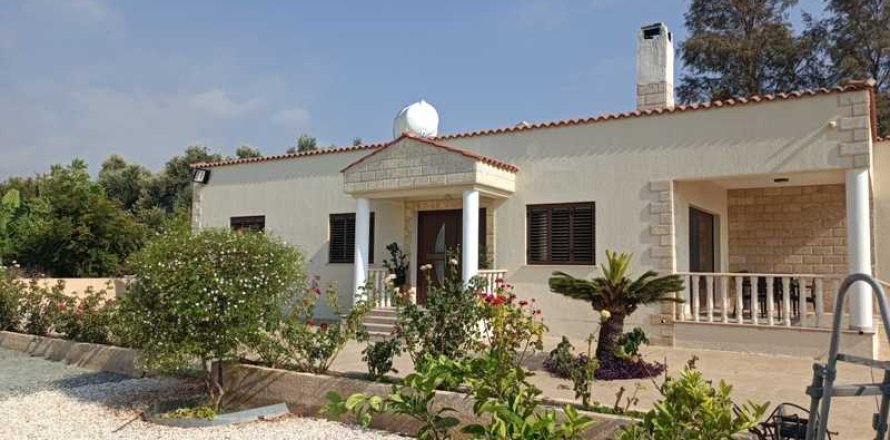 4 bedrooms Villa in Kissonerga, Cyprus No. 31137