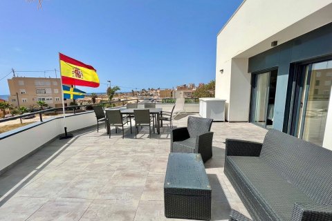 218.00m² Villa à Torrevieja, Spain No. 25859 2