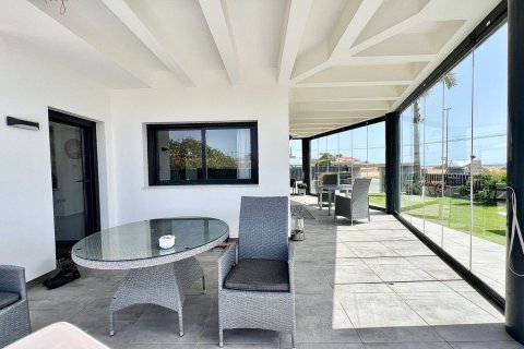 218.00m² Villa en Torrevieja, Spain No. 25859 12