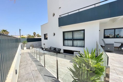 218.00m² Villa en Torrevieja, Spain No. 25859 16