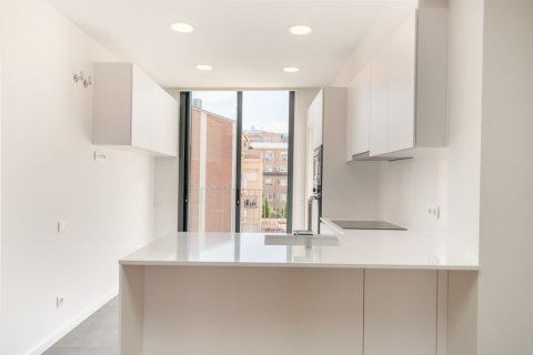 3 bedrooms Apartment in Barcelona, Spain No. 25197 8