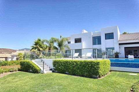 5 bedrooms House in Benahavis, Spain No. 25266 1