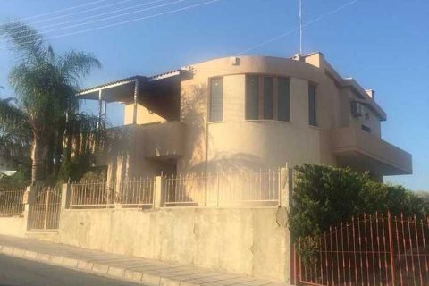 3 bedrooms House in Agios Athanasios, Cyprus No. 29555 1