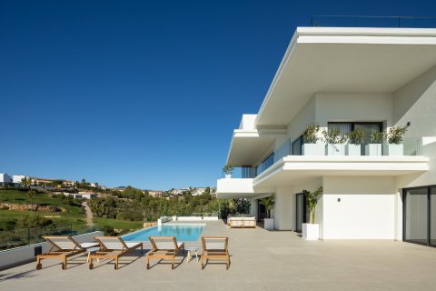 5 bedrooms Villa in Estepona, Spain No. 27544 16