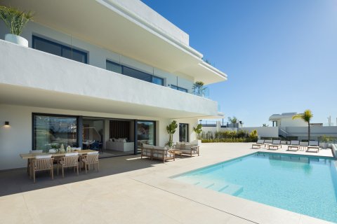 5 bedrooms Villa in Estepona, Spain No. 27544 14