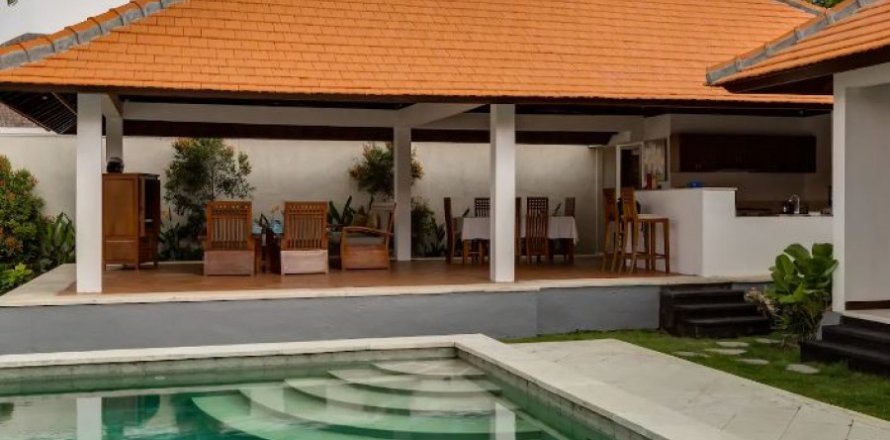 3 bedrooms Villa in Jimbaran, Indonesia No. 23022