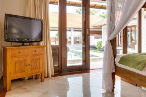 3 bedrooms Villa in Jimbaran, Indonesia No. 23022 9