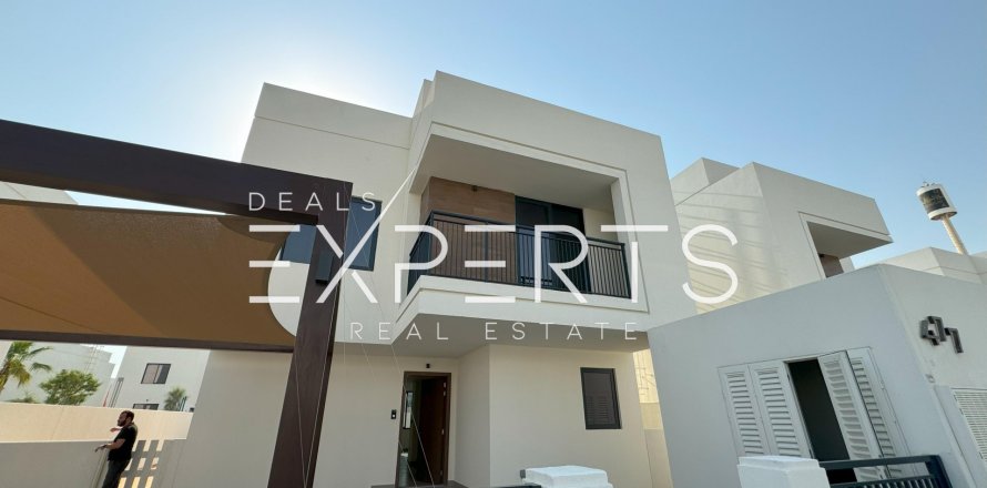 4 bedrooms Villa on the Yas Island, UAE No. 10063