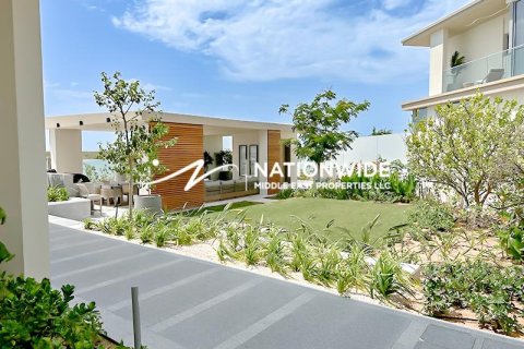 5 bedrooms Villa in Abu Dhabi, UAE No. 71077 11